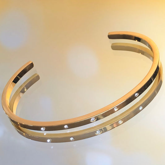 Singular stud bangle bracelet