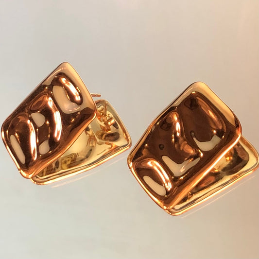 Wave plate stud earrings