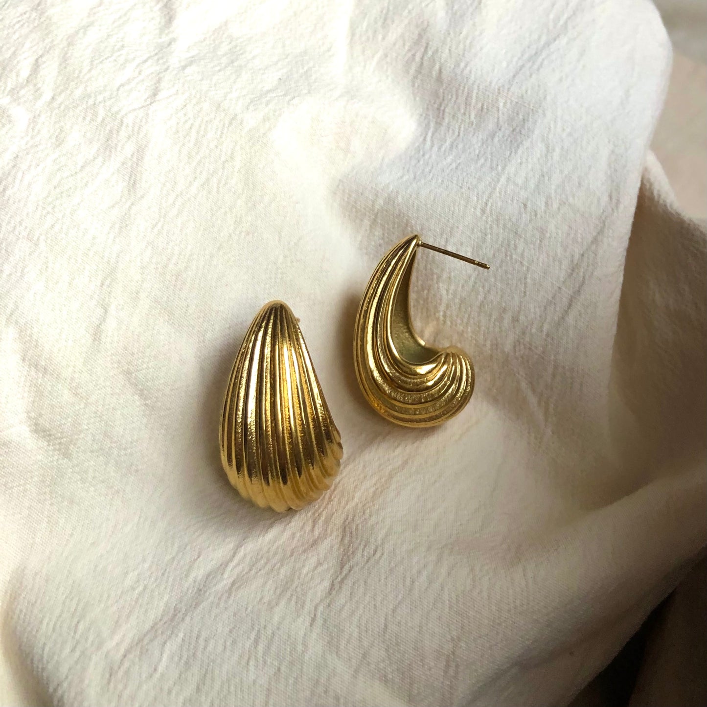 Rigged tear drop earrings